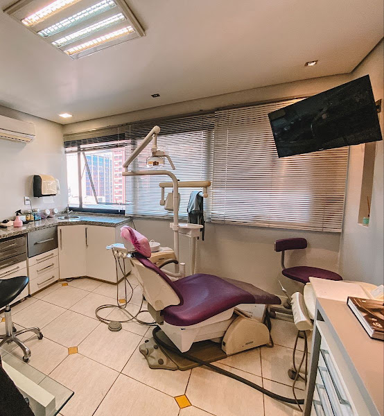 Foto 3 de Dra Renatta Fadel Friedlaender/ Dentista no Centro/Aparelho dental/clareamento/prevenção/limpeza