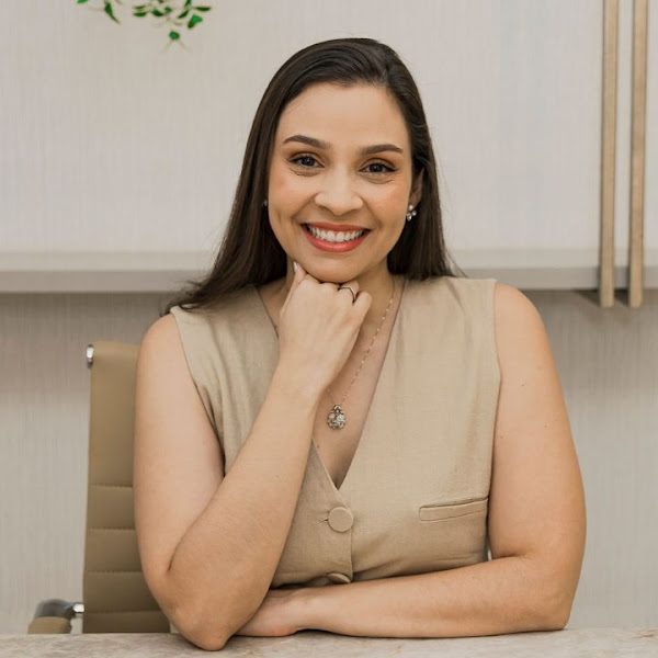 Foto 2 de Dra. Richelle Rodrigues (Dentista) Gengivoplastia . Tratamento Periodontal . Clareamento