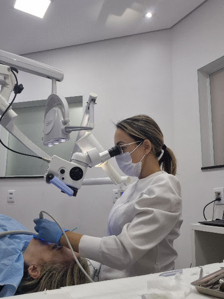 Foto 2 de Dra Roberta Azevedo - ENDODONTISTA/ tratamento de canal / uniodonto