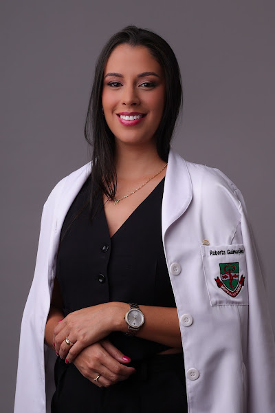 Foto 2 de Dra. Roberta Guimarães - Dentista Especialista em Prótese Dentária