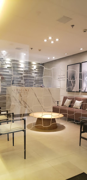 Foto 2 de Dra. Rozi Tomazini l Lentes de contato dental em Brasília