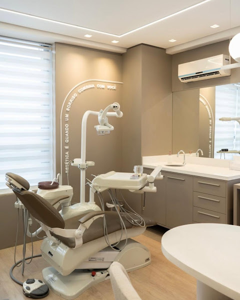 Foto 3 de Dra Sabrina Fitarelli Cirurgiã-Dentista