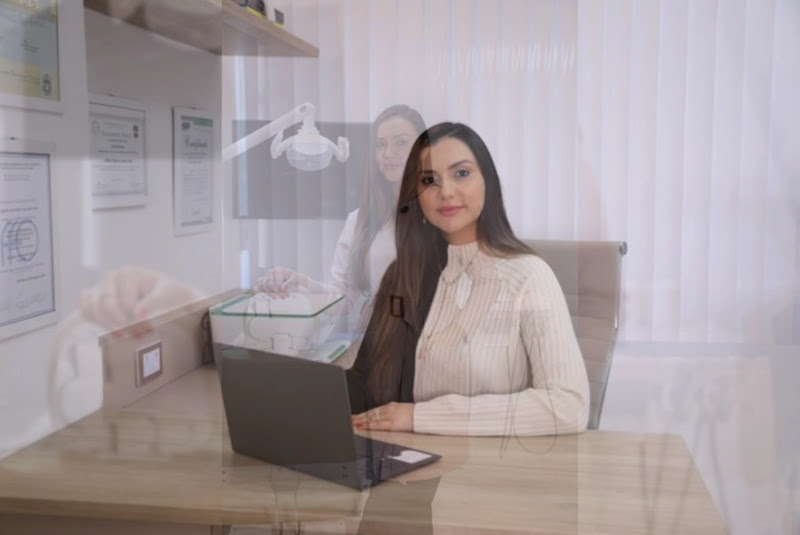 Foto 3 de Dra Sabrina Wigneron| Implante Dentário | Dentista | Consultório Studio Oral Implantes| Copacabana | Rio de Janeiro - RJ