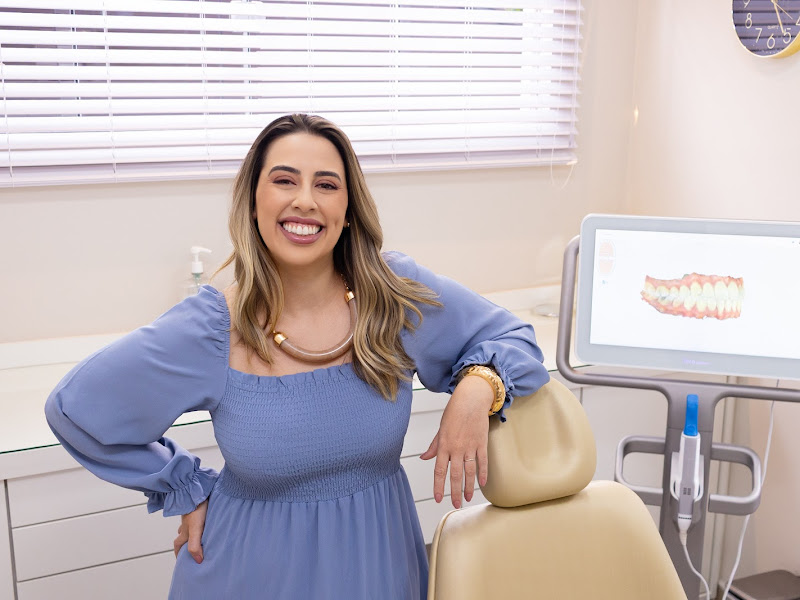 Foto de Dra. Sara Salvação | Dentista - Invisalign e Ortodontia | Clínica geral