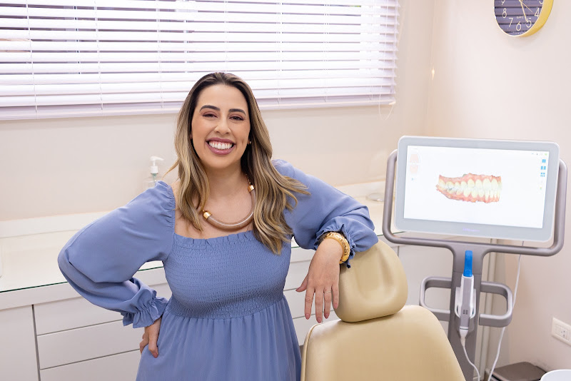 Foto 2 de Dra. Sara Salvação | Dentista - Invisalign e Ortodontia | Clínica geral