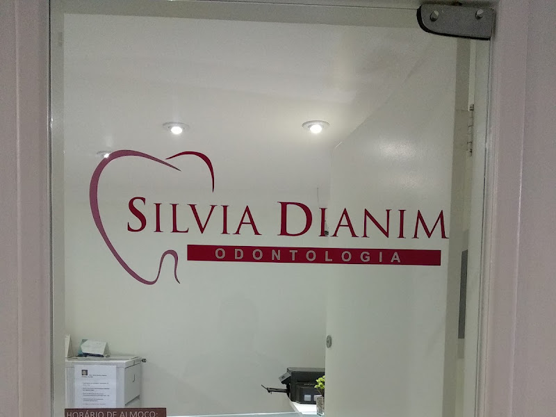 Foto de Dra. Silvia Helena Dianim