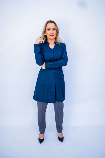 Foto 2 de Dra. Silvia Helena - Harmonização | Implante | Dentista