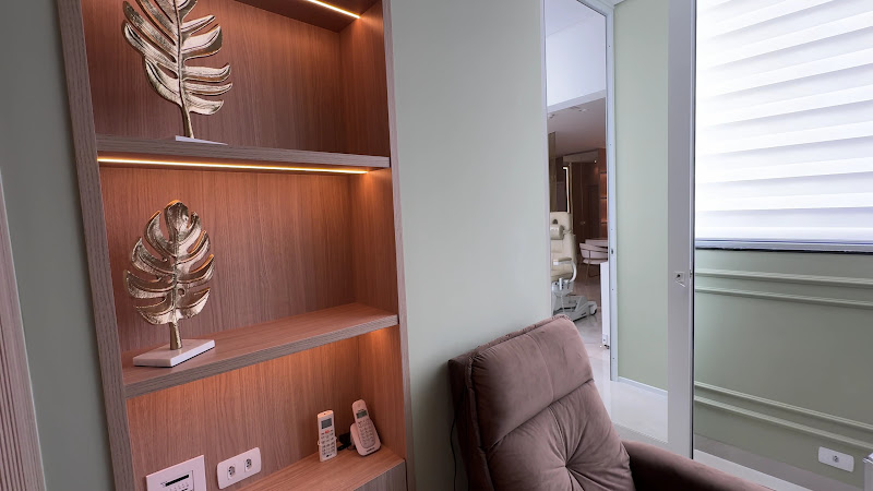 Foto 3 de Dra Silvia Péder- Bucomaxilo