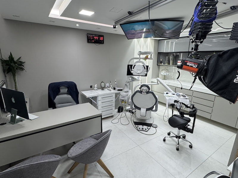 Foto 8 de Dra. Sílvia Vieira de Almeida, Dentista