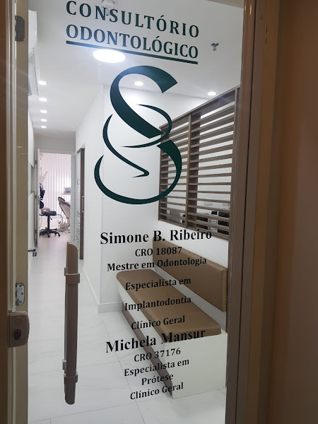 Foto 2 de Dra. Simone Bernardes Ribeiro | Implantes dentários