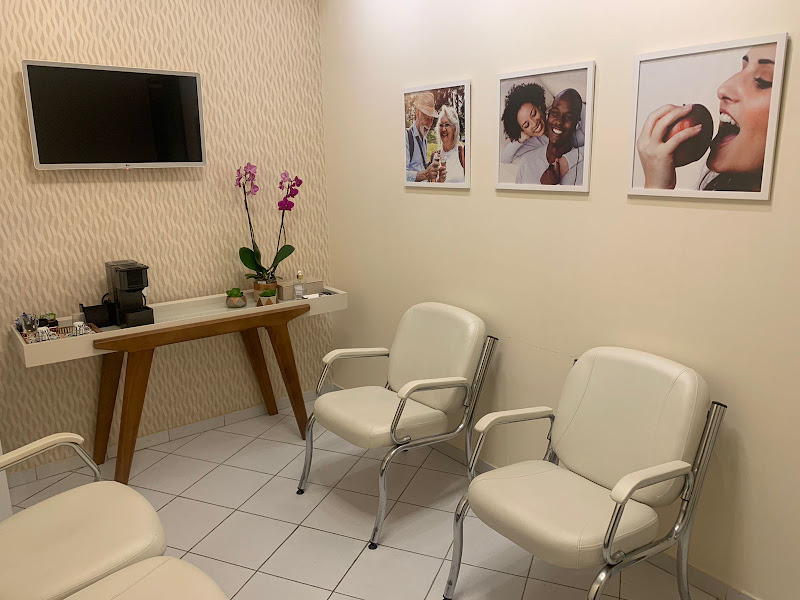 Foto 3 de Dra.Simone Gasparini Santiago - Especialista em Prótese e Dentística