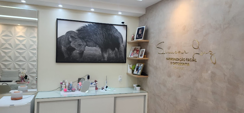 Foto 3 de Dra. Simone Luz Valádares – Harmonização Facial | Ortodontia |Odontologia Estética Avançada