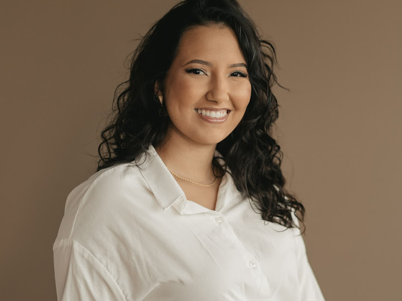 Foto de Dra. Sophia Carla | Dentista em Contagem | Bruxismo, DTM (disfunção temporomandibular), Dor Orofacial, Odontologia do Sono