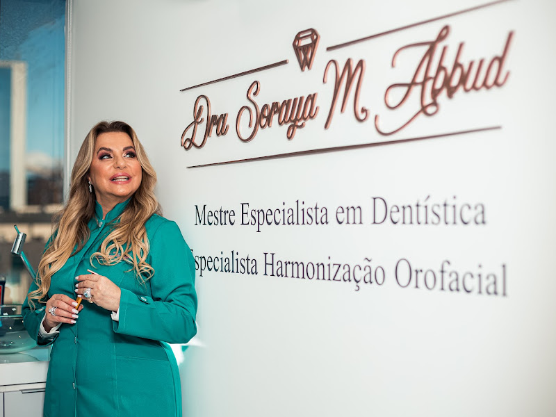 Foto de Dra Soraya Maluf Abbud - Mestre em Dentística e Especialista em Harmonização Facial