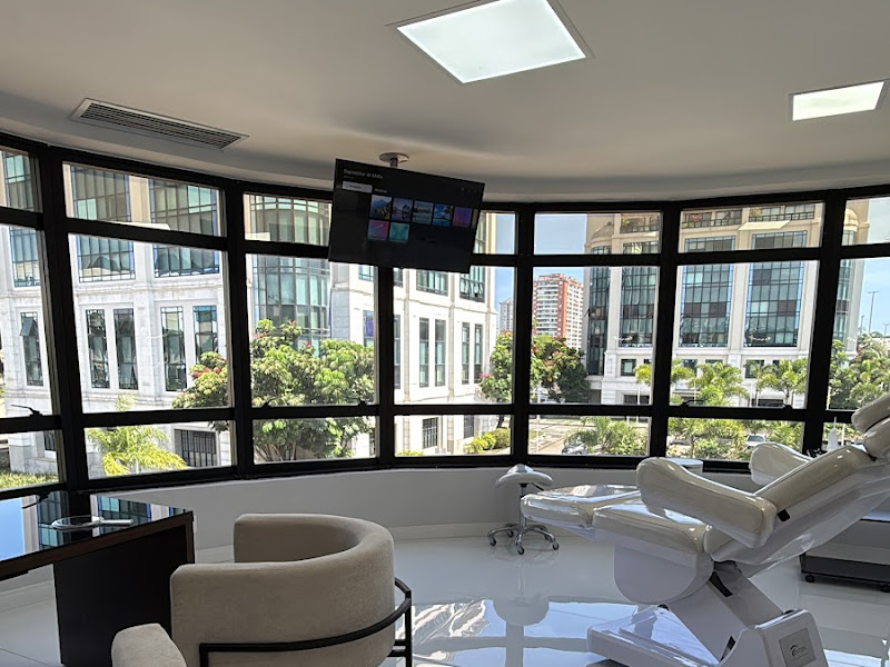 Foto 2 de Dra Stefani Farago l Lentes em Resina Rio de Janeiro l Barra da Tijuca