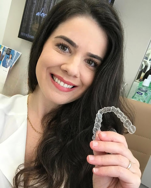 Foto 2 de Dra. Stéfani Toni | Dentista Curitiba | Alinhadores | Ortodontia