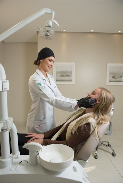 Foto 2 de Dra. Suellen Cavalheiro - DTM / Dor Orofacial / Sono