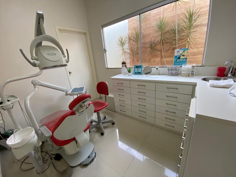Foto 2 de Dra. Taíla Moscardini | Cirurgiã Dentista, Ortodontia, Prótese Dentária, Harmonização Facial, Botox, Microagulhamento
