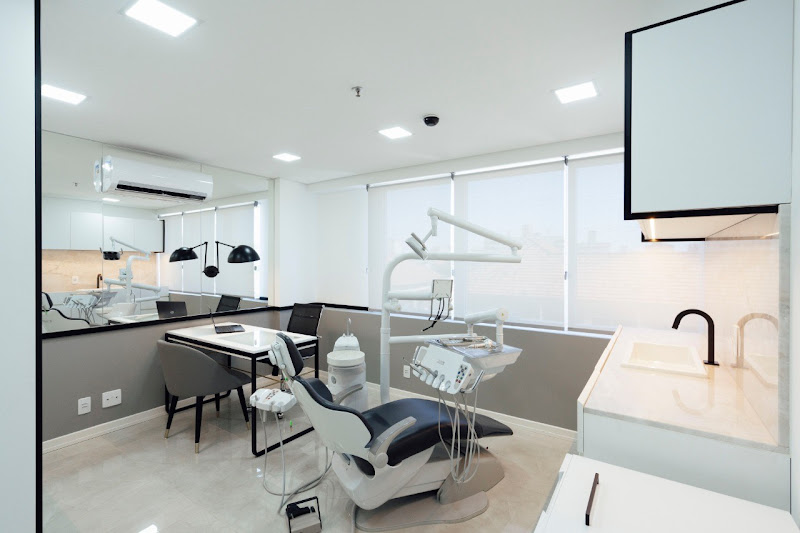 Foto 3 de Dra Taína koster| Cirurgiã Dentista