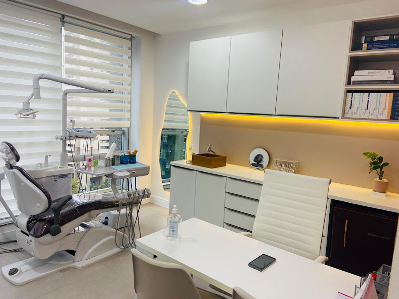 Foto 7 de Dra. Taísa Castello Gomes - Odontologia Especializada e Estética