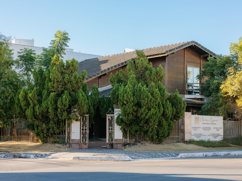 Foto 3 de Dra. Taiza R. Cardoso - Cirurgiã Dentista, Ortodontista, Invisalign, DTM, Disturbios do sono, Ronco, Apneia, Respiração Bucal, Clareamento Dental, Facetas, Lentes de Contato