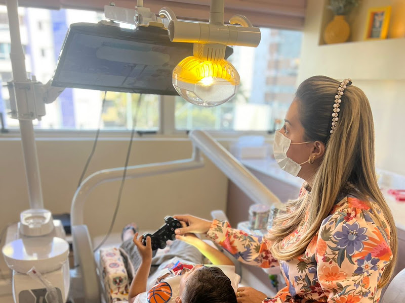 Foto de Dra. Tamires Cordeiro - AQUARELA KIDS Odontologia