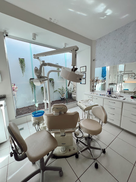 Foto 3 de Dra. Tamires Pialarissi | Dentista em Maringá
