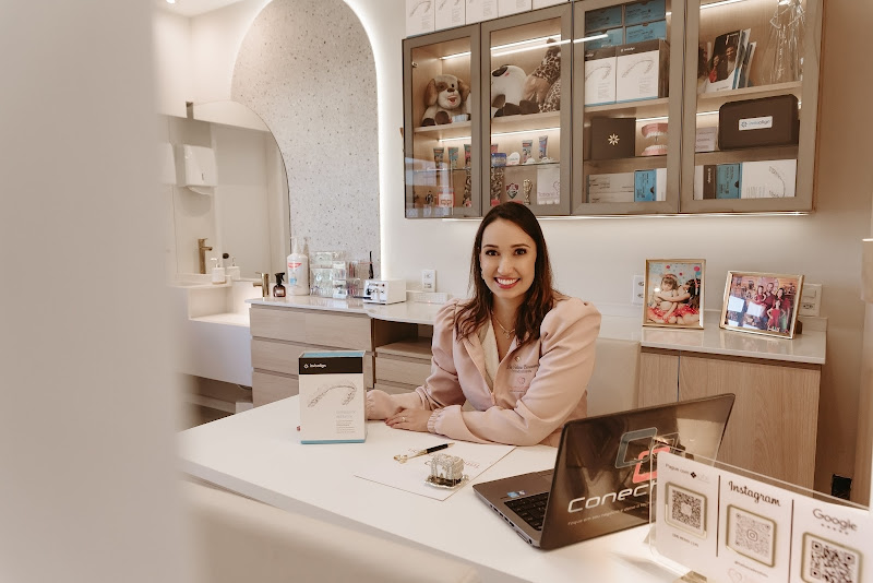 Foto 2 de Dra. Tatiana Canavan | Dentista em Resende-RJ | Invisalign | Todos os tipos de Aparelhos | Atendimento adulto e infantil