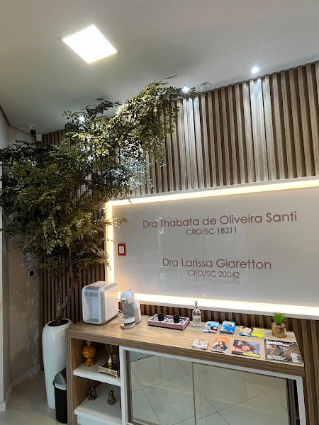 Foto 2 de Dra. Thabata Santi - HOF e Odontologia Estética