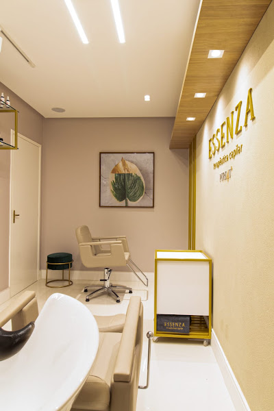 Foto 2 de Dra Thaiane Huttner | Dermatologia e Medicina Capilar em Alagoinhas BA | Estética Avançada