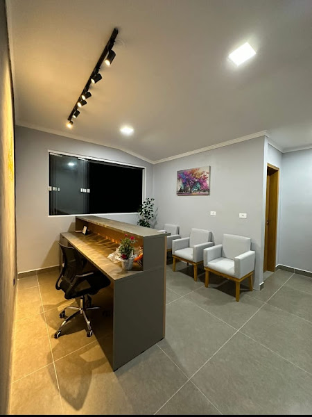 Foto 2 de Dra. Thaila Rebeque Clinica de Reabilitação Oral e Estetica