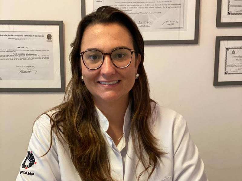 Foto de Dra. Thais Emídio Reabilitação Oral e Facial