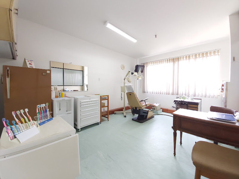 Foto 3 de Dra. Thaís L. Machado - Periodontia e Clínica Geral em Odontologia