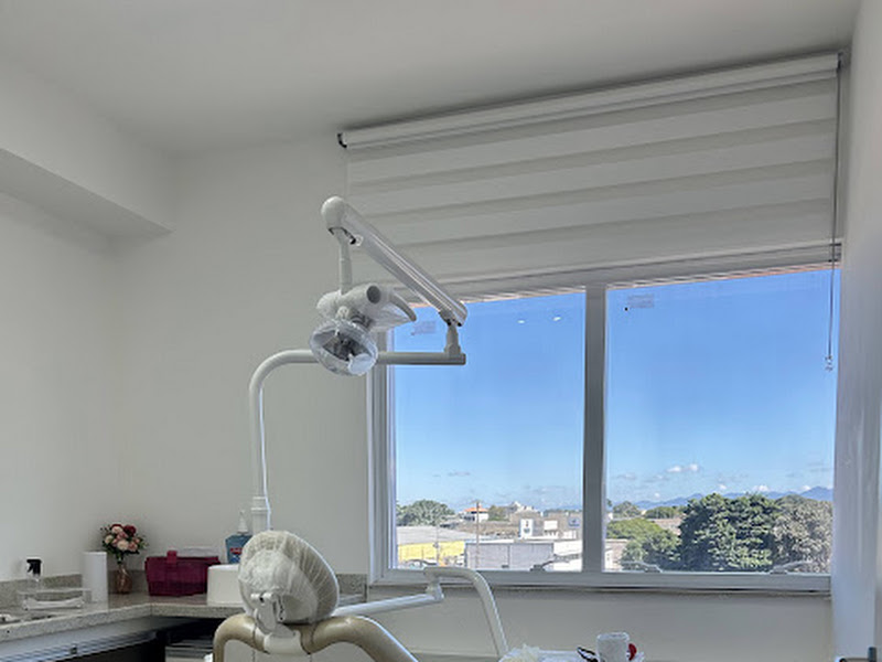 Foto 2 de Dra. Thais M. de Araújo | Dentista | Aparelho invisível SouSmile | Pindamonhangaba