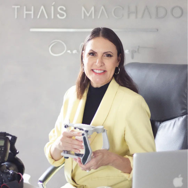 Foto 3 de Dra Thais Machado - Dentista em Uberaba | Implante Dentário | Prótese Dental | Lentes de Contato Dental - Uberaba