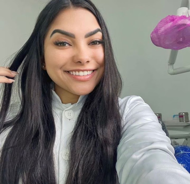 Foto 2 de Dra. Thais Oliva- Facetas em Resina | Harmonização Facial