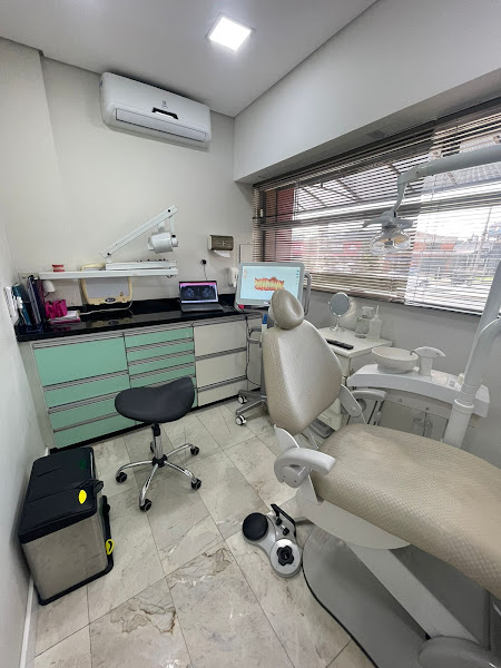 Foto 2 de Dra. Thais Perini - Dentista em Curitiba