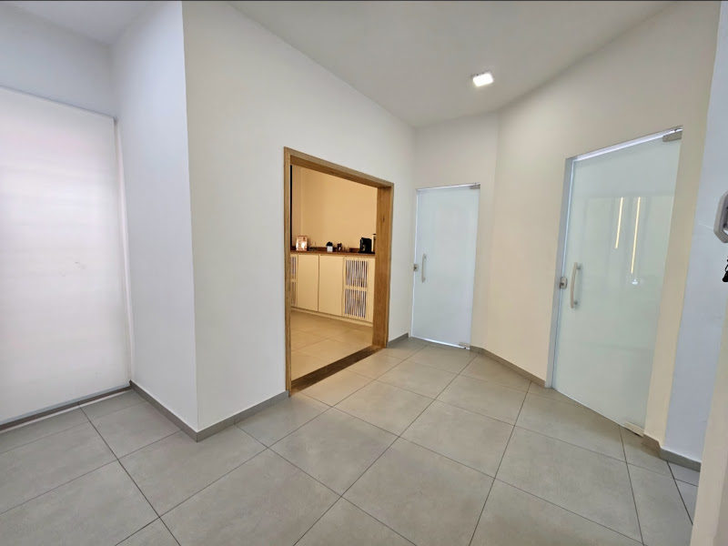 Foto 9 de Dra. Thais Risegato - Odontologia Integrativa em Jardim São Paulo - Restauração - Clareamento Dentário - Prótese Dentária