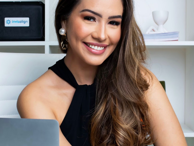 Foto 3 de Dra. Thaise Ferreira | Implante Dentário