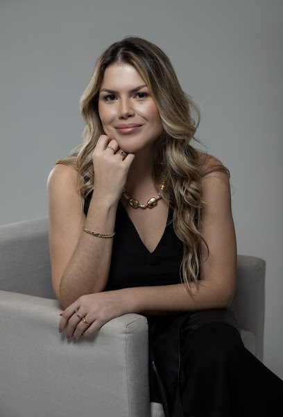 Foto 2 de Dra Thamires Fagionato - Odontologia Estética | Facetas e Lentes em Resina | Harmonização Facial | Clareamento | Botox