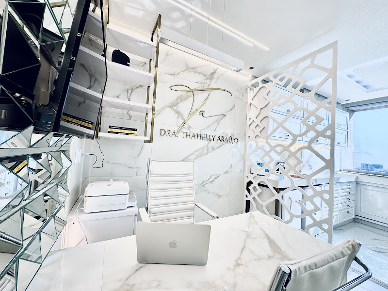 Foto 3 de Dra Thatielly Araújo - Harmonização Orofacial