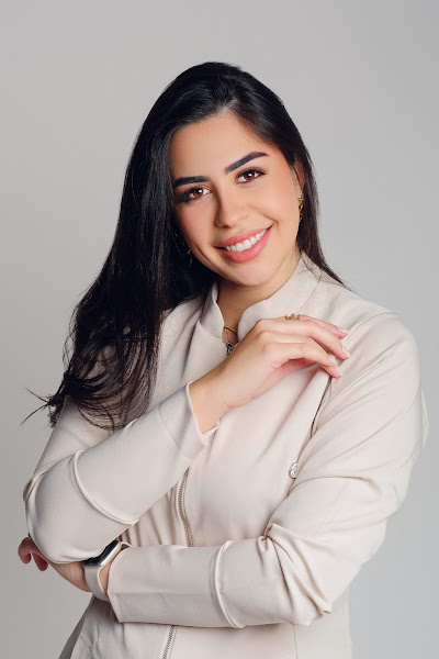 Foto 3 de Dra Thauana Cortes | Facetas em Resina | Invisalign | Harmonização Orofacial | Implante Dentário