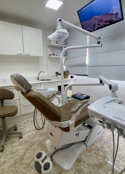 Foto 2 de Dra. Thayana Lopes • Ortodontia | Consultório Odontológico