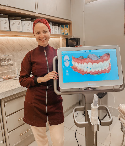 Foto 3 de Dra Thayane Simões - Orthoface Odontologia