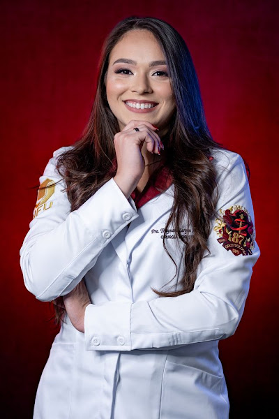 Foto 2 de Dra. Thaynara Naves - Prótese & Dentística