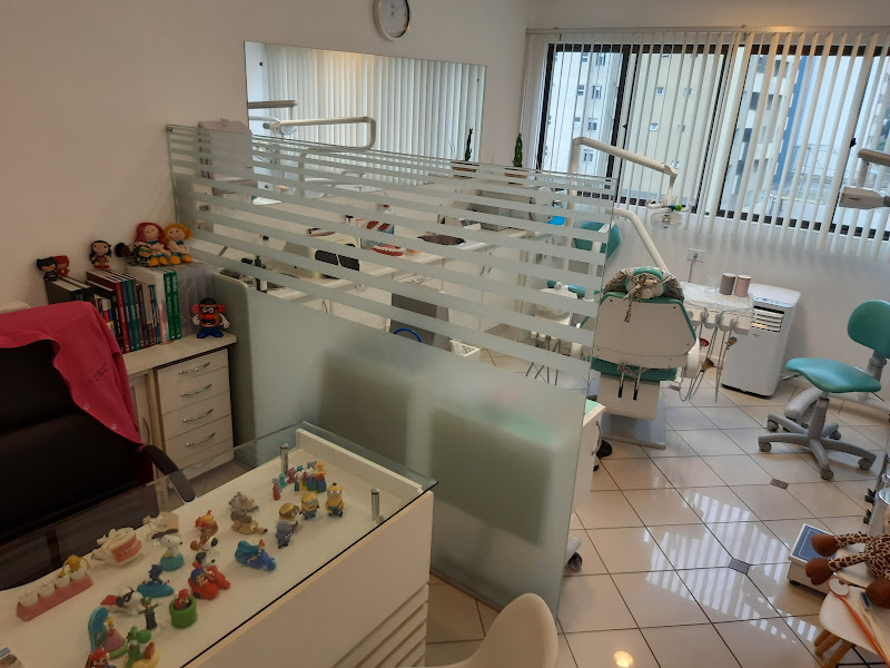Foto 3 de Dra. Thayse Arcenio - Odontopediatria & Endodontia