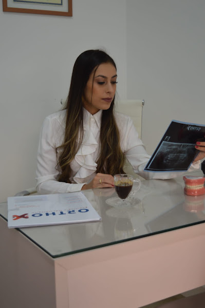 Foto 2 de Dra. Thuani Barreira | Harmonização Facial e Odontologia