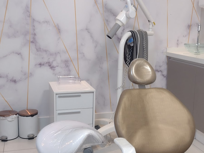 Foto 8 de Dra. Vanessa Chazan e Dr. Ari Chazan / Prótese dentária e implantes em Porto Alegre