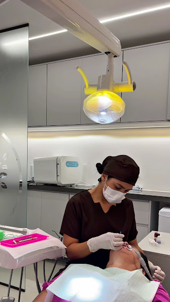 Foto 3 de Dra. Vanessa Malheiros | Implantes Dentários