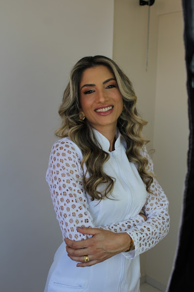 Foto 2 de Dra. Verônica Araújo Harmonização Orofacial e Ortodontia